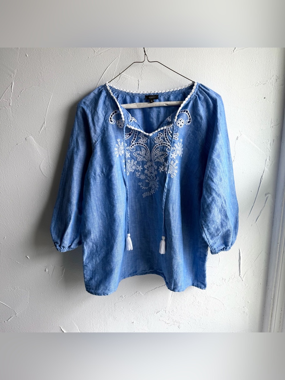 Talbots Linen Blend embroidered Blue Top Size Medium